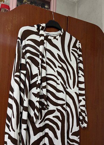 Uzun Kollu Kahverengi Zebra Desenli Elbise