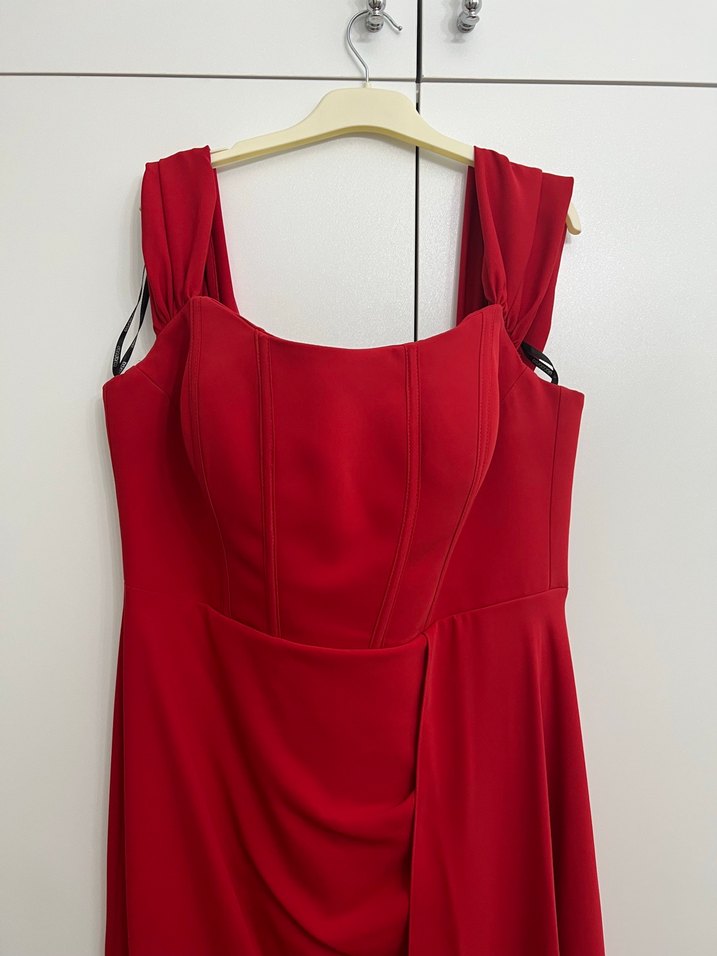 Kırmızı abiye - Görsel 3