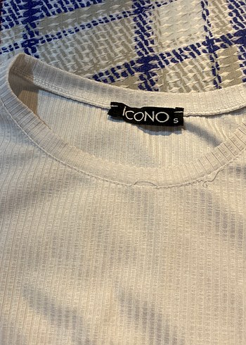 s Beden Kemer Detaylı Beyaz Kısa Crop Top
