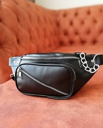siyah bel çantası bershka model