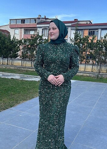 Zümrüt yeşili taşlı tesettür abiye 