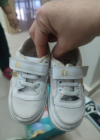 Kız ya da erkek Çocuk Beyaz Cırt Cırtlı Spor Ayakkabı - Görsel 2