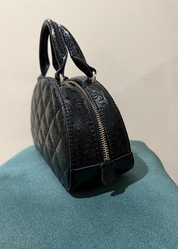 GUESS Siyah Yılan Derisi Desenli Deri Çanta - Görsel 4