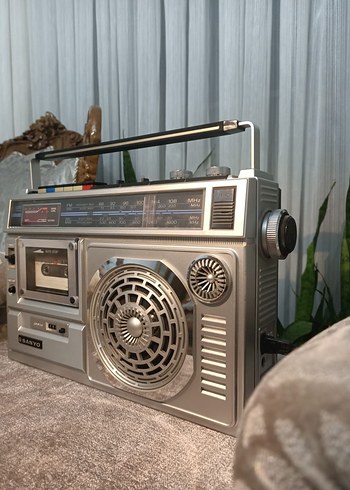 Gri Sanyo Kasetli Radyo Müzik Sistemi antika