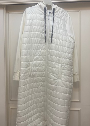 Beyaz Kapüşonlu Uzun Kadın Yelek - Görsel 2