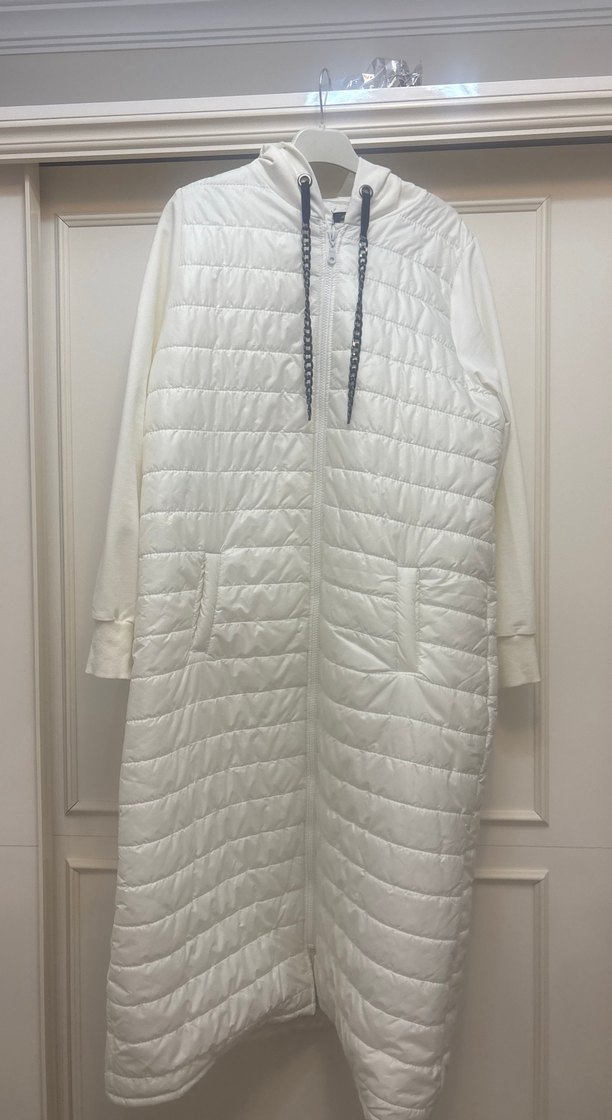 Beyaz Kapüşonlu Uzun Kadın Yelek - Görsel 2