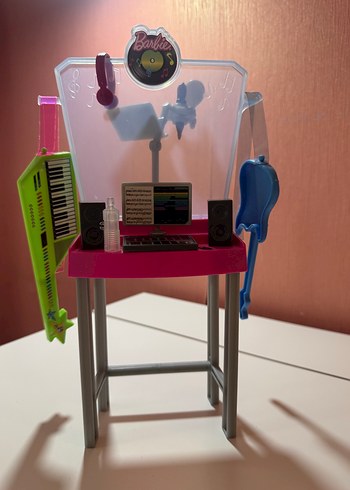 Diğer Barbie Müzik Seti ve Çalışma Masası