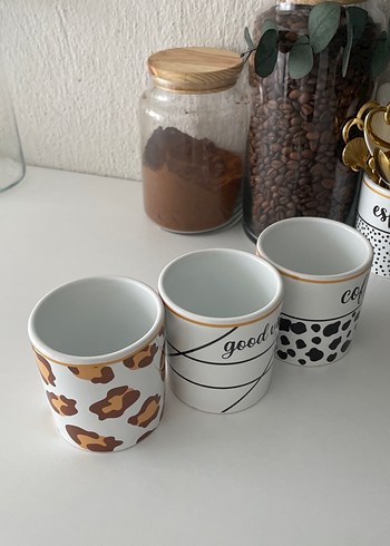 Beyaz Desenli Seramik Kahve Fincanları - Görsel 3