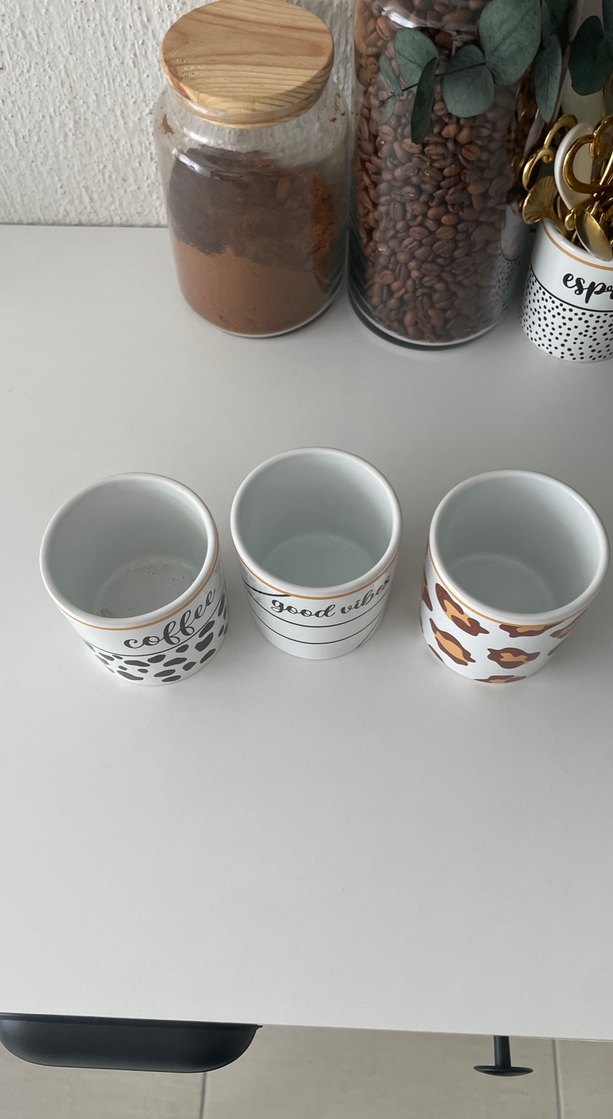 Beyaz Desenli Seramik Kahve Fincanları - Görsel 2