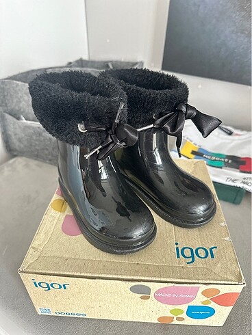 İgor yağmur botu