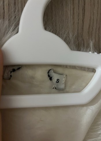 Diğer Kadın Beyaz Kürk s beden ama kalıbı geniş 40 bedene kadar olur