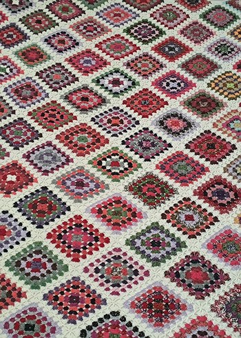 Desenli Çok Renkli Örgü Battaniye - Görsel 4