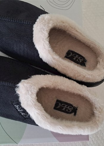 Siyah Kadın Ev Terliği Kürklü Dolgu Topuklu - Görsel 8