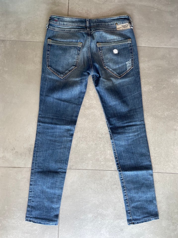 Diesel Clush Kadın Jeans  W28 L32
Orijinal Diesel Clush model — görsel 4/6