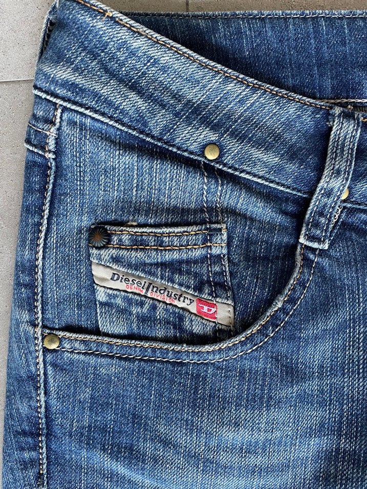 Diesel Clush Kadın Jeans  W28 L32
Orijinal Diesel Clush model — görsel 2/6