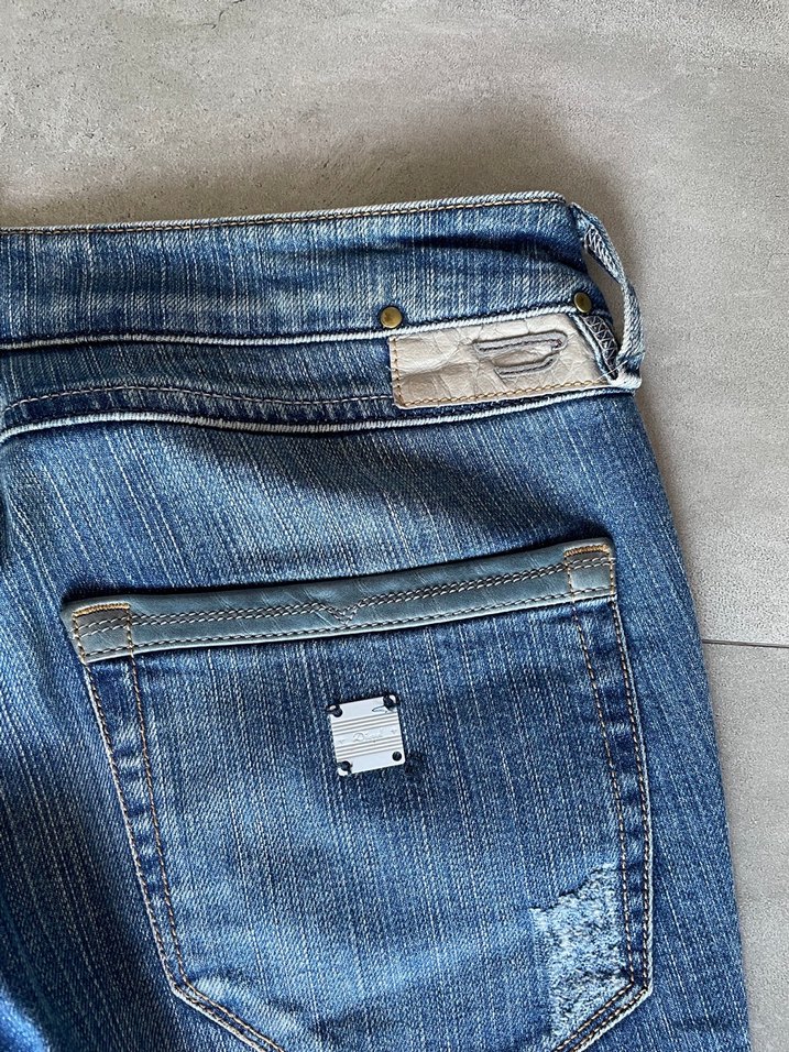 Diesel Clush Kadın Jeans  W28 L32
Orijinal Diesel Clush model — görsel 5/6