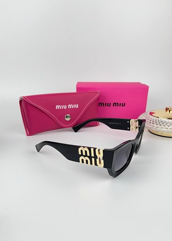 Miu Miu Siyah Parlak Kadın Güneş Gözlüğü