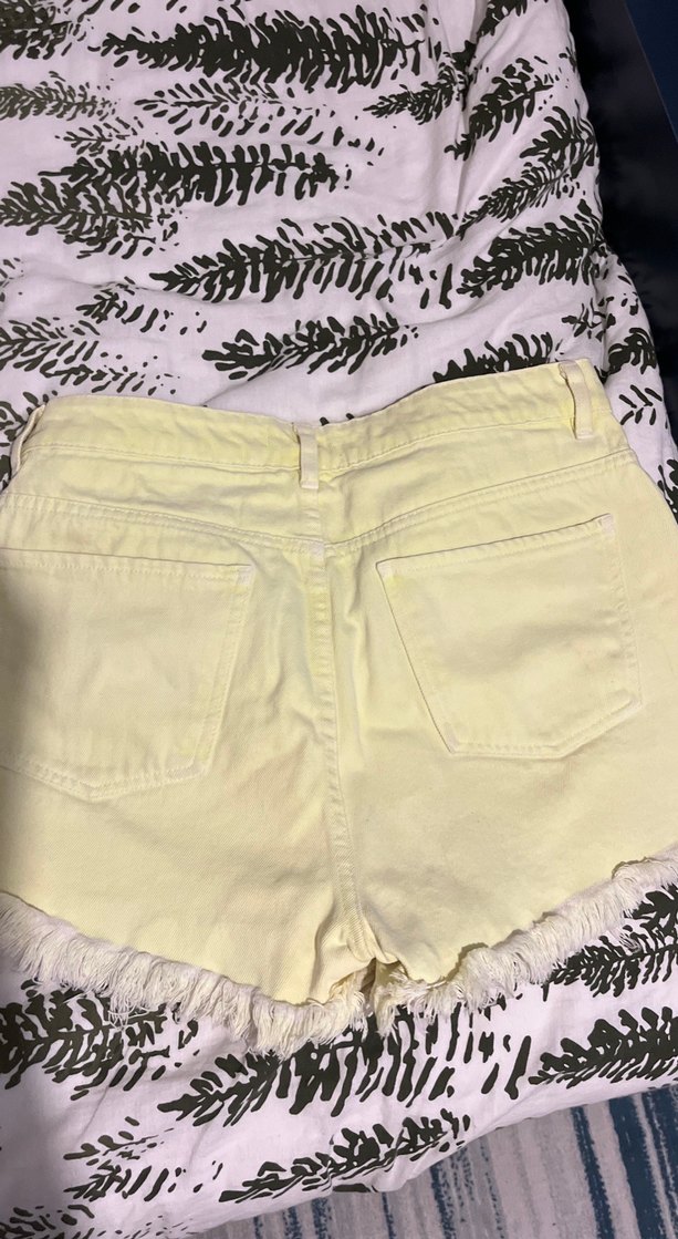 Sarı Mini Kot Şort - Görsel 3