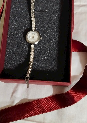 Beden beyaz Renk Zincir Detaylı,taşlı,minimalist Beyaz Kadın Saati. Quartz marka