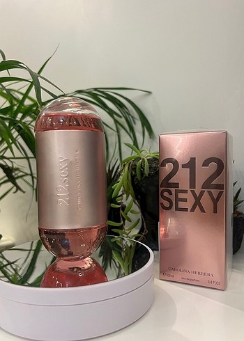 Carolina Herrera 212 Sexy Kadın Parfümü 100 ml