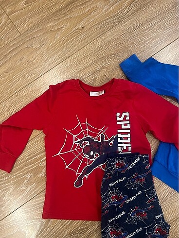LCW pijama takımı ve sweatshirt 4 yaş