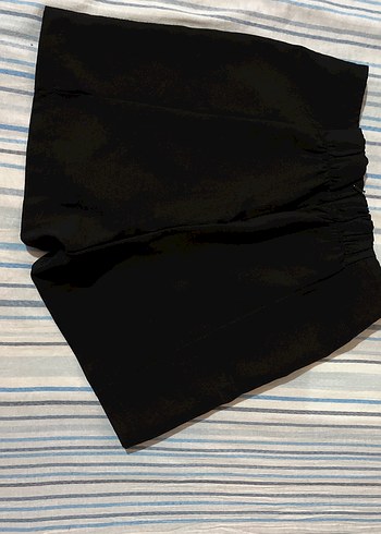 Siyah arkası şort görünümlü mini etek - Görsel 2