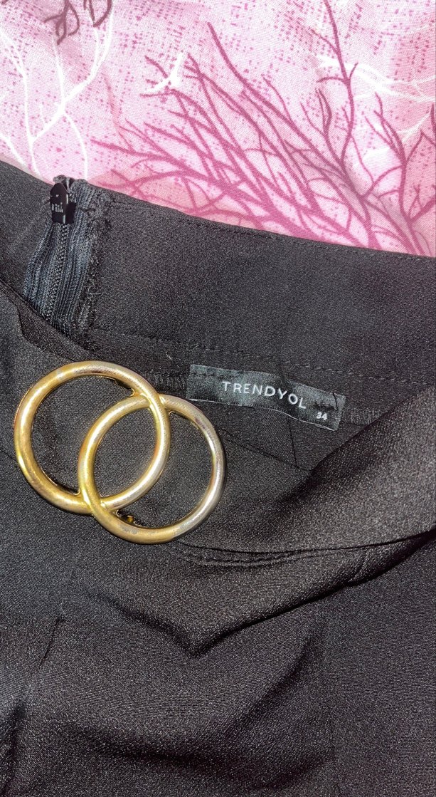 Tokalı Siyah Yüksek Bel Mini Şort - Görsel 3