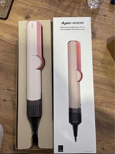 Dyson Airstrait