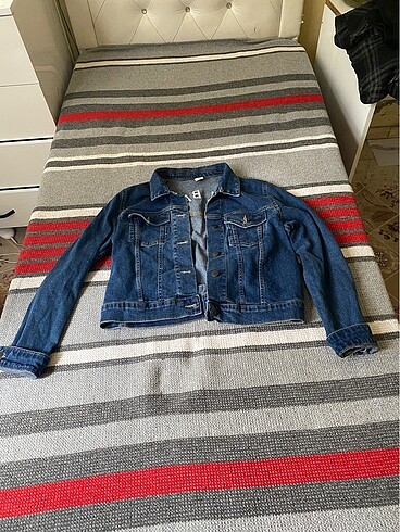 Bershka Mavi arkası yazılı kot ceket