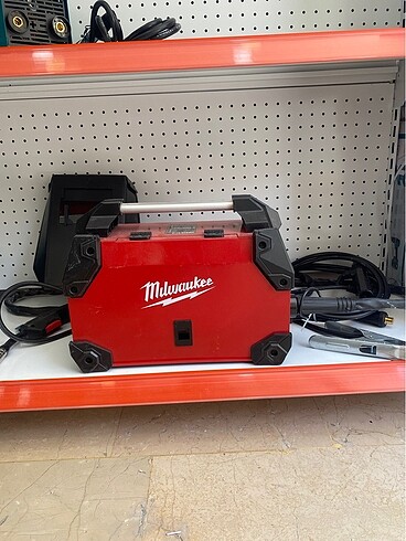 MİLWAUKEE KAYNAK MAKİNESİ 250 AMPER