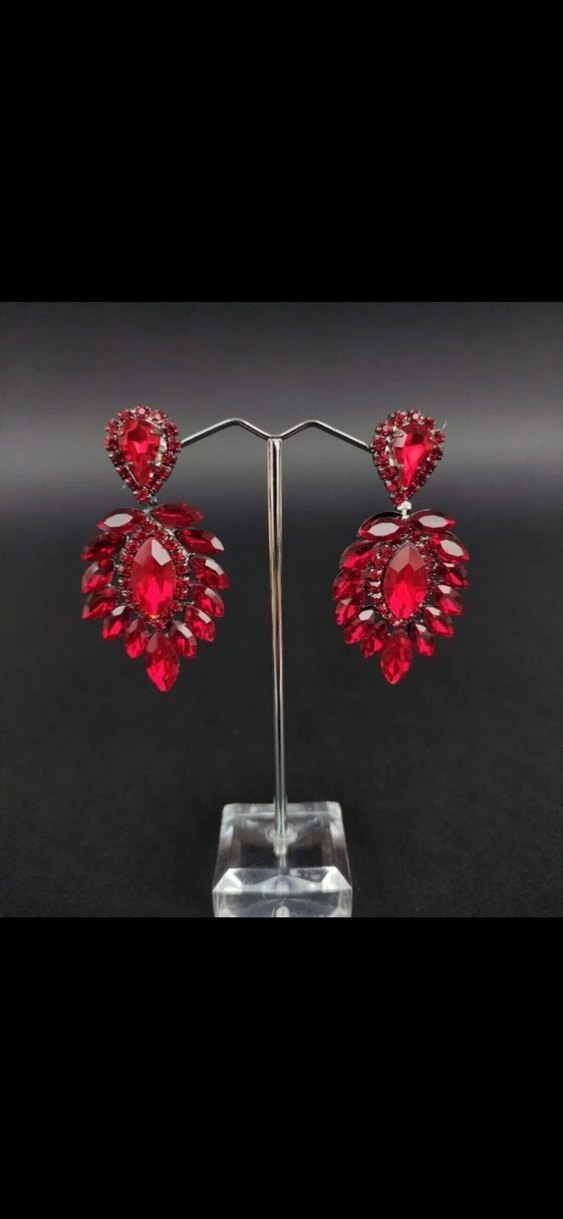 Kırmızı Taşlı Gösterişli Kadın Küpe - Görsel 2