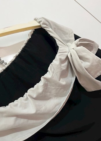 Madonna yaka fiyonk detaylı zıbınlı bluz - Görsel 3