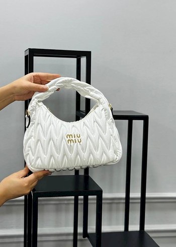  Beden Miu Miu Siyah Deri Pilili Kadın Çanta + Toz Torbalı