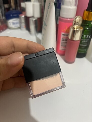 Huda Beauty HUDA pudra