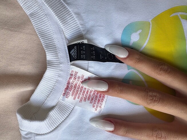 xs Beden beyaz Renk Adidas tee