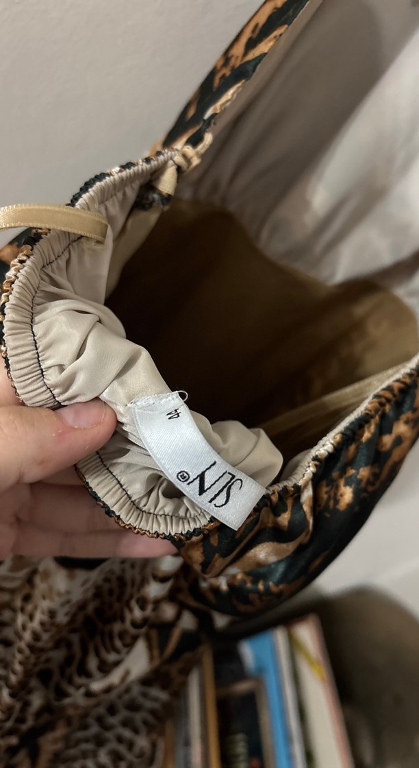 Leopar Desenli Uzun Saten Elbise Sırtı Açık - Görsel 4