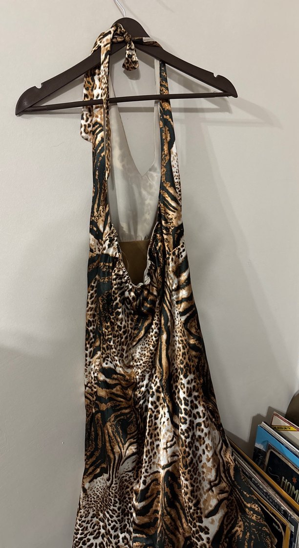 Leopar Desenli Uzun Saten Elbise Sırtı Açık - Görsel 3