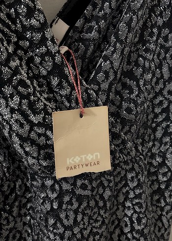 Drapeli V Yaka Kısa Gri Desenli Elbise - Görsel 3