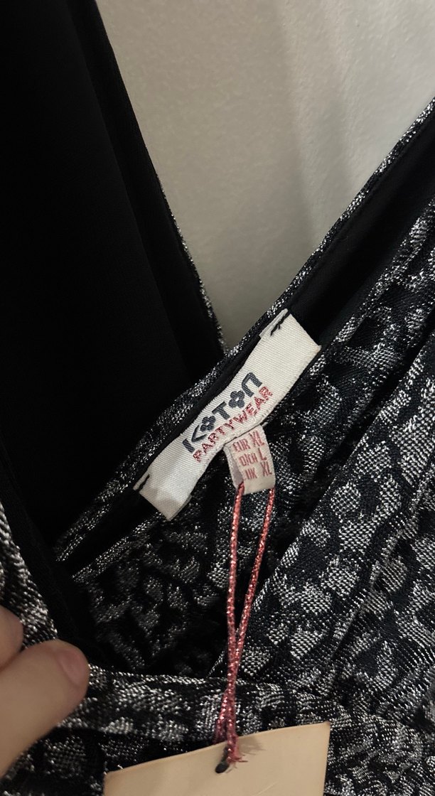 Drapeli V Yaka Kısa Gri Desenli Elbise - Görsel 4