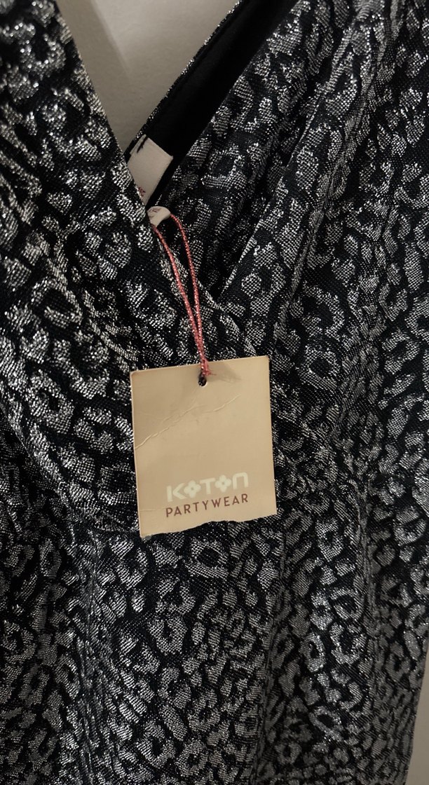 Drapeli V Yaka Kısa Gri Desenli Elbise - Görsel 3