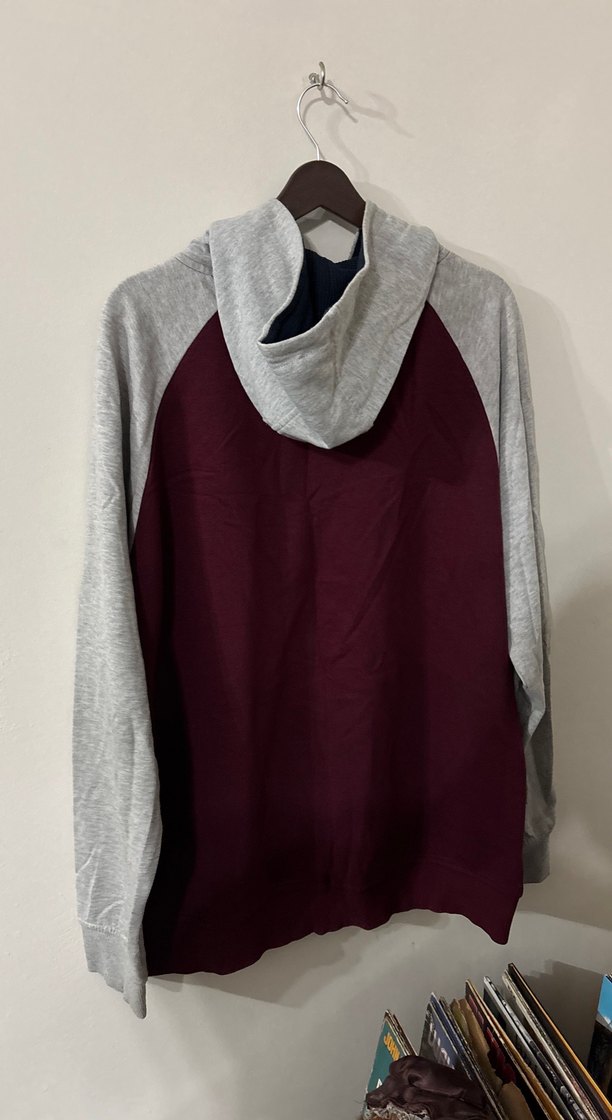 Gri ve Bordo Kapüşonlu Sweatshirt - Görsel 4