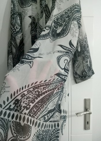 şifon siyah beyaz abaya kemeri bulunmakta sifir