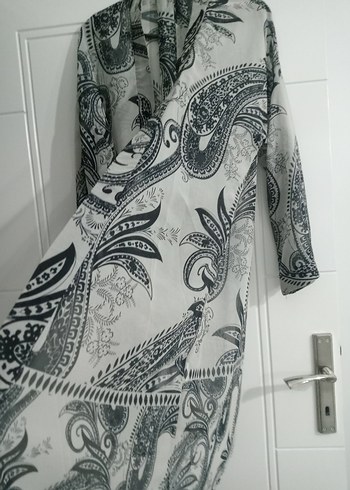 Trendyol & Milla şifon siyah beyaz abaya kemeri bulunmakta sifir