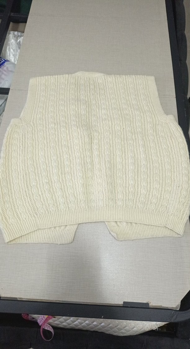 Beyaz Örgü Kadın Kolsuz Mini Yelek - Görsel 4