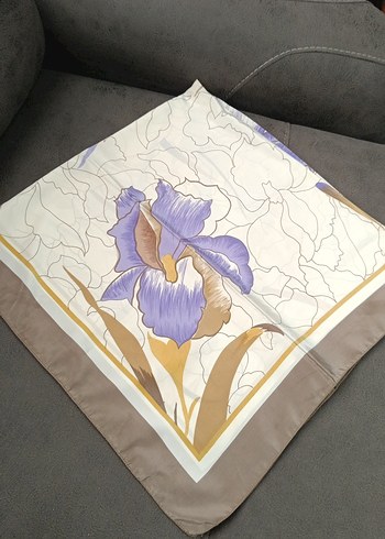 Bej ve Gri Desenli İpek Kadın Fular - Görsel 3