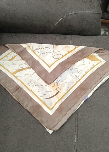 Bej ve Gri Desenli İpek Kadın Fular - Görsel 4