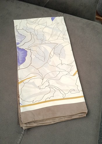 Bej ve Gri Desenli İpek Kadın Fular - Görsel 2