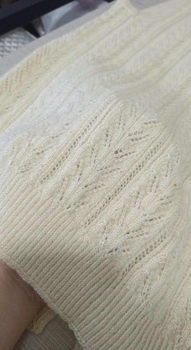 Beyaz V Yaka Örme Kadın Yelek - Görsel 4