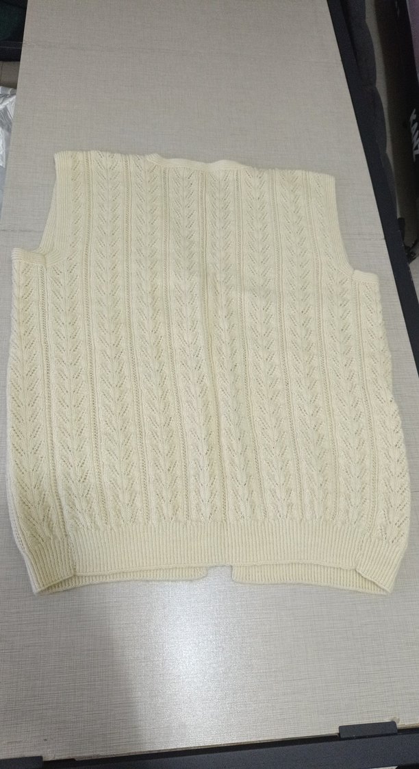 Beyaz V Yaka Örme Kadın Yelek - Görsel 3