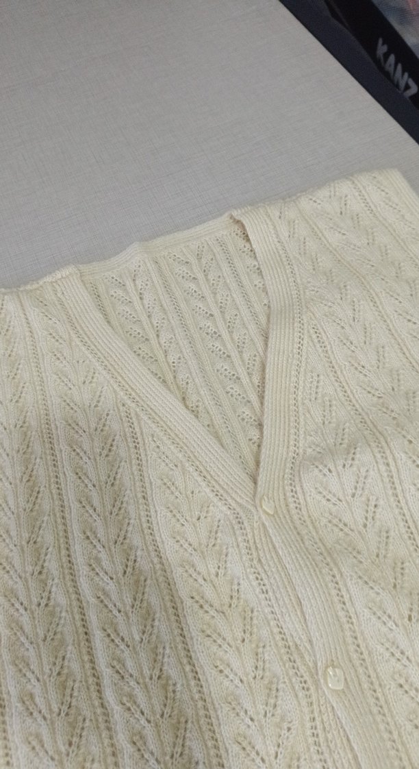 Beyaz V Yaka Örme Kadın Yelek - Görsel 2